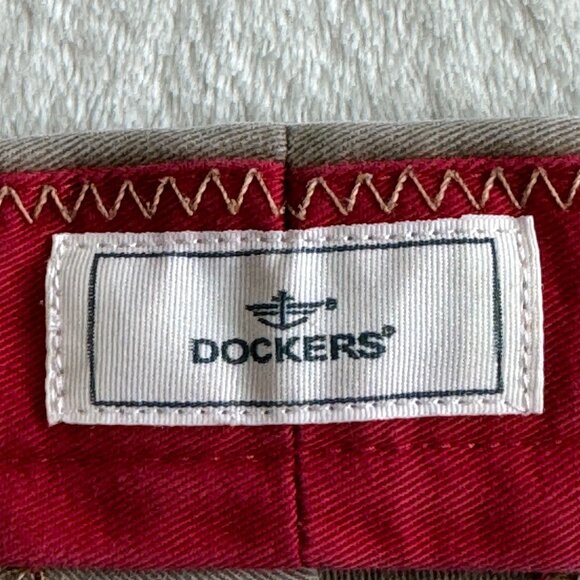 Dockers Iconic Khaki Pants Mens 44X32 Beige Flat Front Straight Leg Relaxed Fit - Picture 4 of 12